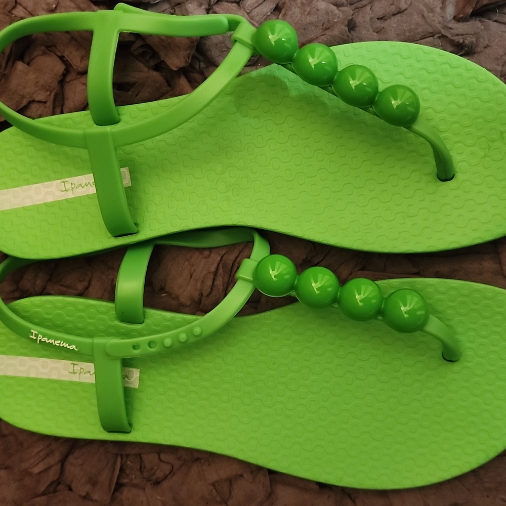 Ipanema Pearl Sandals Neon Green 9 (Like New - great condition)
